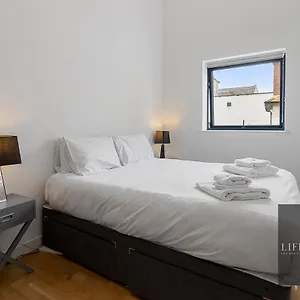 Smythen St, 2 Bed With Balcony Apartment